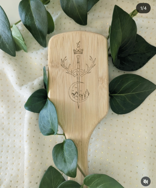 Brosse Bio en bois Sarah J Maas Univers